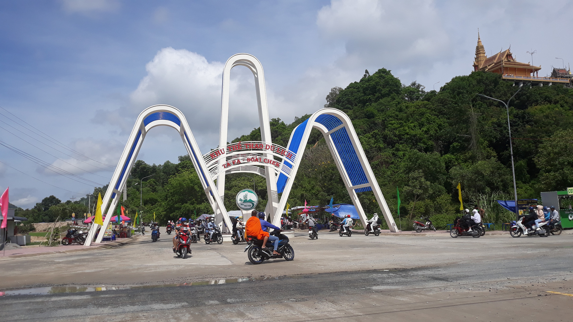 CLIP: 80 phi c&ocirc;ng bay tr&ecirc;n Phụng Ho&agrave;ng Sơn - Ảnh 2.