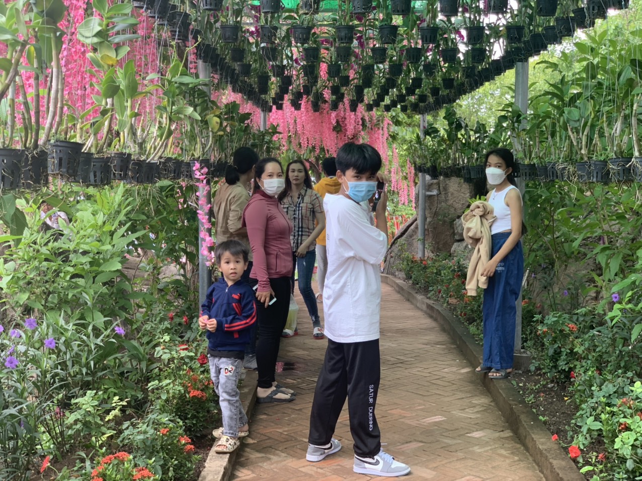 Đi C&aacute;p treo N&uacute;i Sam check-in h&ograve;n đ&aacute; v&agrave;ng v&agrave; nhiều c&ocirc;ng tr&igrave;nh &ldquo;độc, lạ&rdquo; - Ảnh 4.