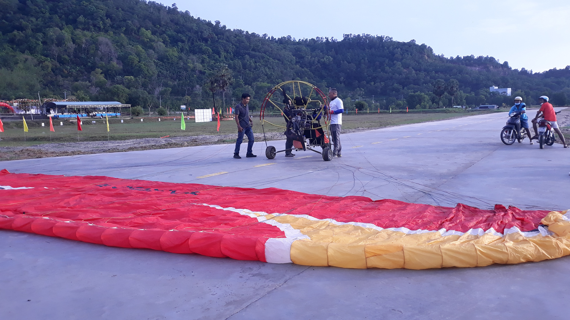 CLIP: 80 phi c&ocirc;ng bay tr&ecirc;n Phụng Ho&agrave;ng Sơn - Ảnh 3.
