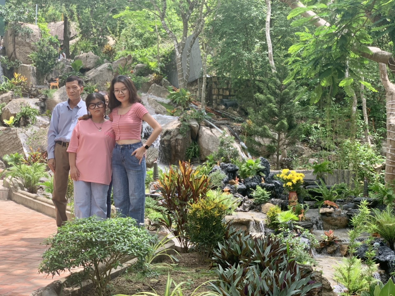 Đi C&aacute;p treo N&uacute;i Sam check-in h&ograve;n đ&aacute; v&agrave;ng v&agrave; nhiều c&ocirc;ng tr&igrave;nh &ldquo;độc, lạ&rdquo; - Ảnh 5.
