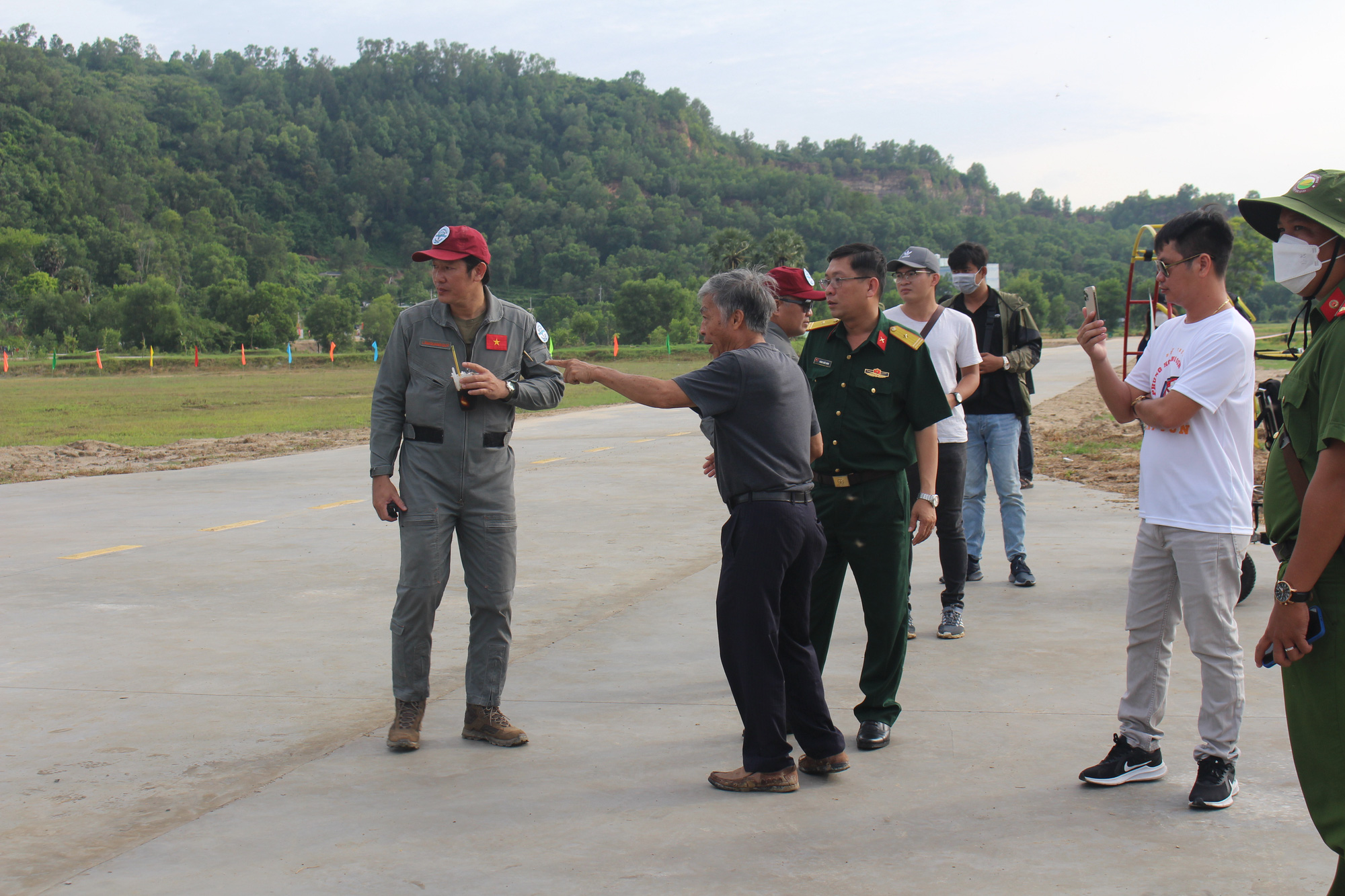 CLIP: 80 phi c&ocirc;ng bay tr&ecirc;n Phụng Ho&agrave;ng Sơn - Ảnh 7.