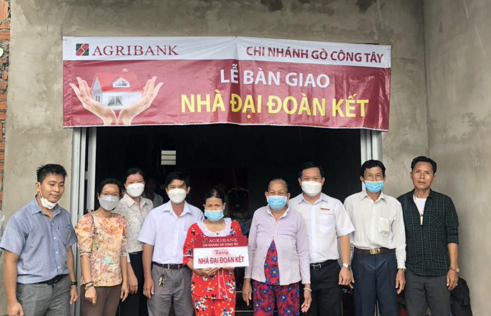 Xúc động lễ trao 3 căn nhà đại đoàn kết do Agribank Gò Công Tây hỗ trợ