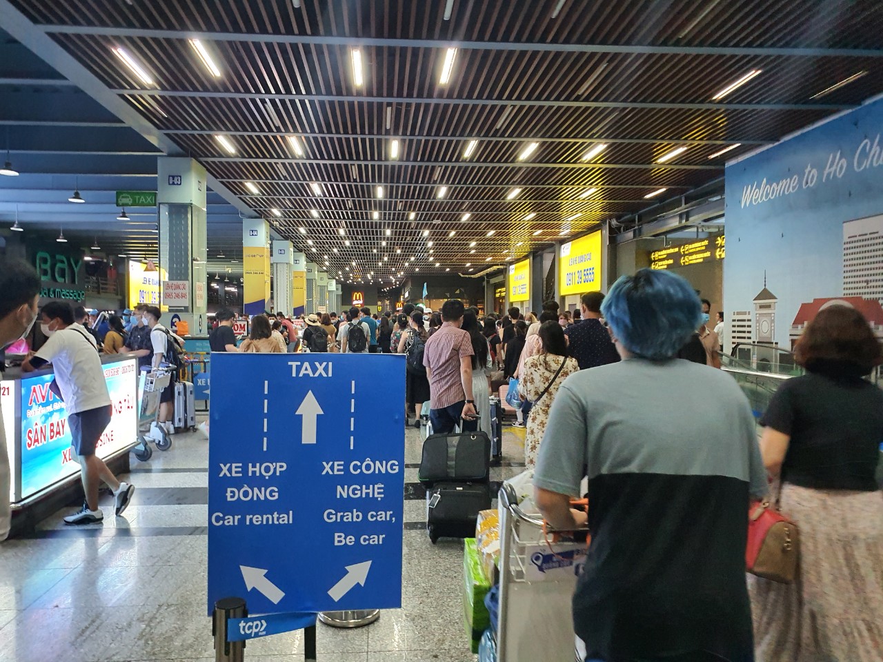 Người d&acirc;n đổ x&ocirc; đi chơi, bay trực thăng TP HCM h&uacute;t kh&aacute;ch lễ 30-4 - Ảnh 3.