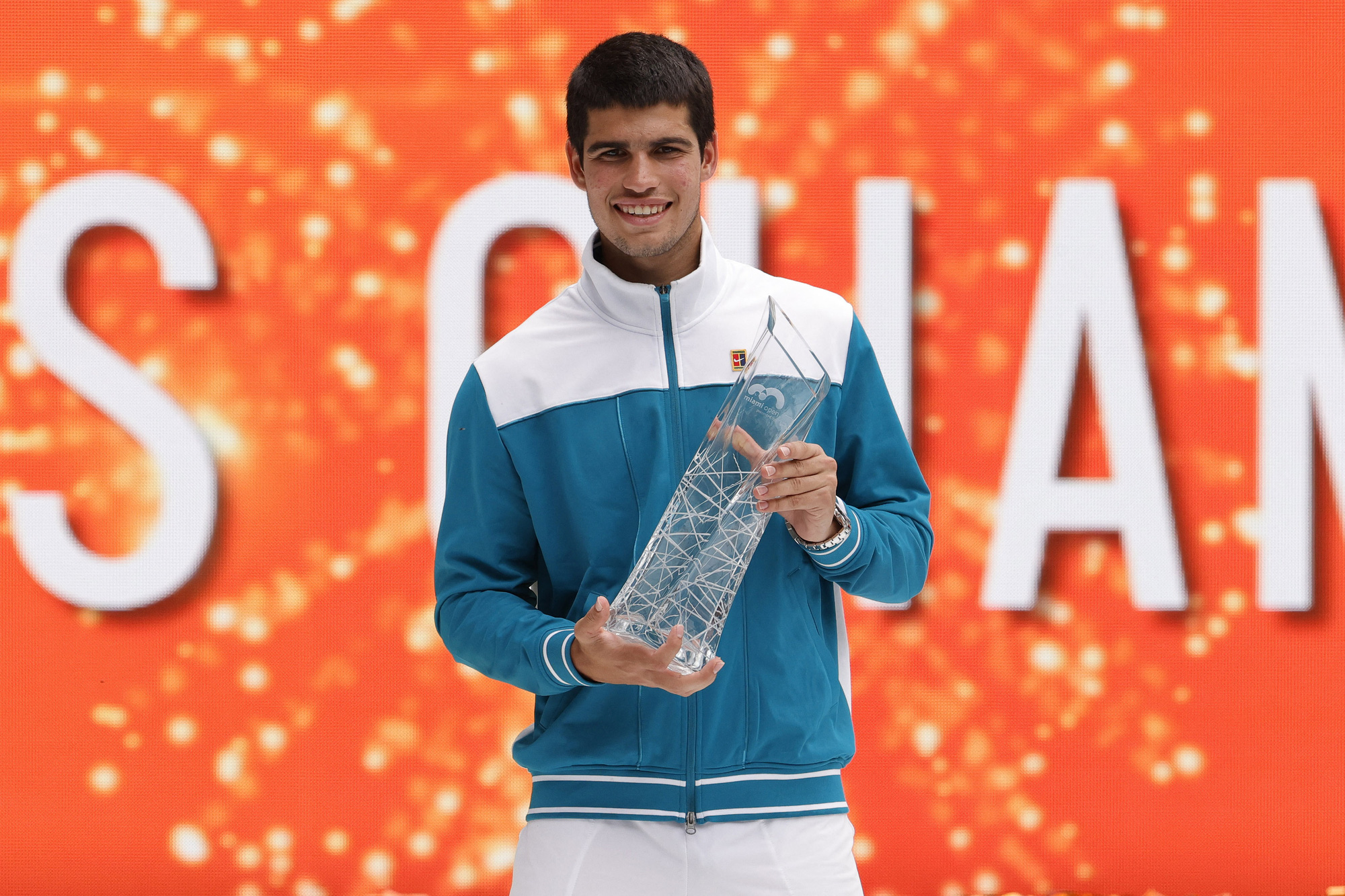 Tay vợt 18 tuổi vượt qua Nadal lần đầu đăng quang Giải Miami Masters