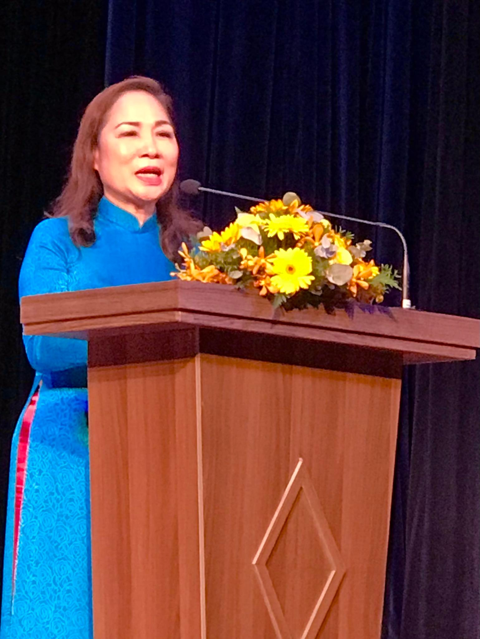 NSND Minh Vương, Lệ Thủy vui mừng gặp lại đồng nghiệp trong ng&agrave;y trao giải thưởng s&acirc;n khấu Việt Nam - Ảnh 5.