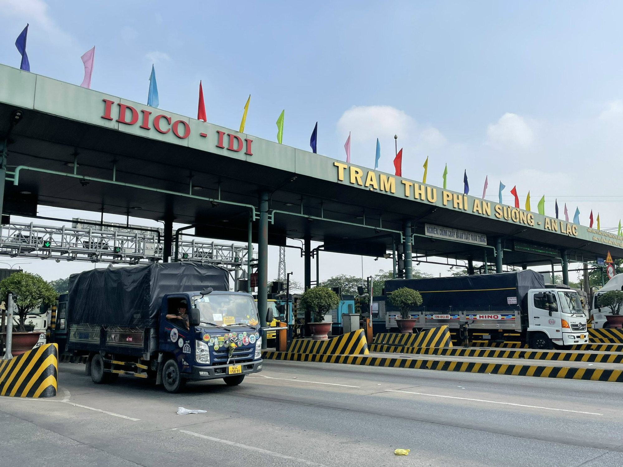 TP HCM: Đẩy mạnh d&aacute;n thẻ thu ph&iacute; kh&ocirc;ng dừng - Ảnh 1.