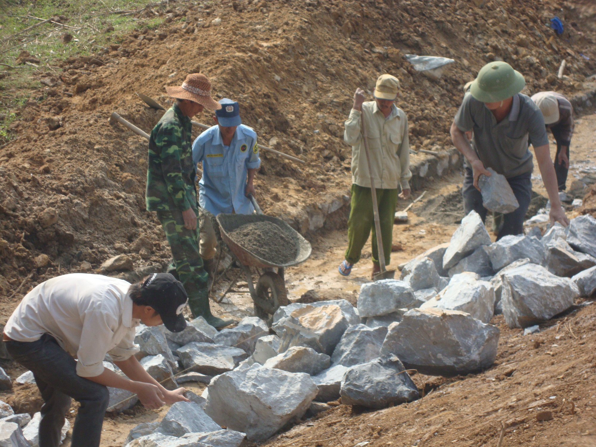 Nắn dòng vốn vào sản xuất - kinh doanh