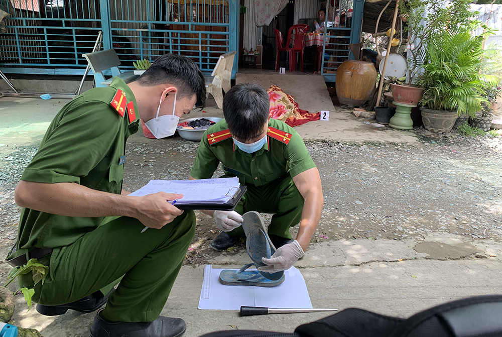 2 bà cháu bị hàng xóm dùng xà beng đánh chết
