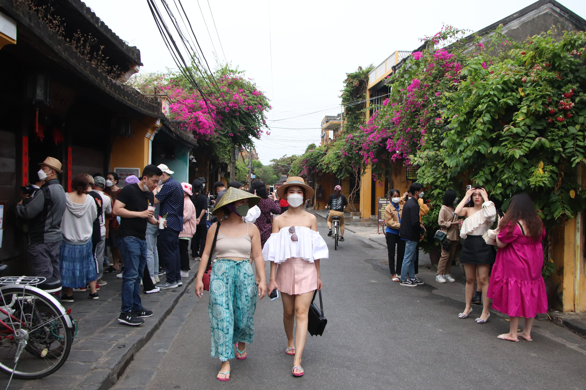 Đoàn du khách Mỹ hơn 100 người tham quan Hội An - Ảnh 5.