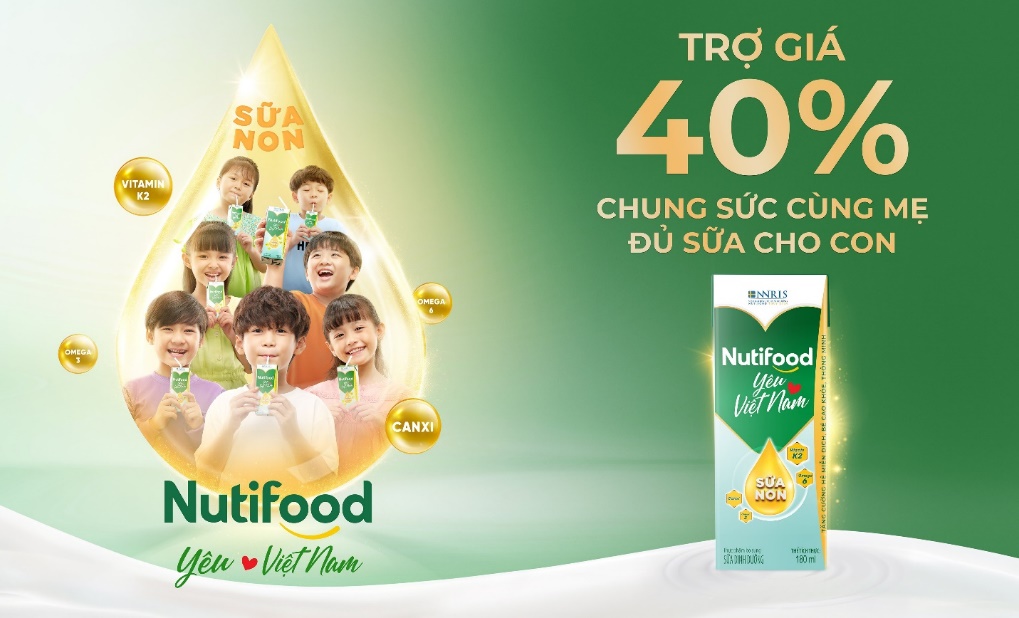 Hạnh phúc của mẹ Việt khi mua được sữa trợ giá cho con