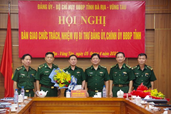 B&agrave;n giao nhiệm vụ B&iacute; thư Đảng ủy, Ch&iacute;nh ủy Bộ đội Bi&ecirc;n ph&ograve;ng tỉnh B&agrave; Rịa -Vũng T&agrave;u - Ảnh 1.