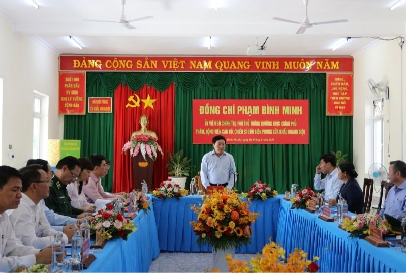 Ph&oacute; thủ tướng Thường trực Phạm B&igrave;nh Minh thăm Đồn Bi&ecirc;n ph&ograve;ng Cửa khẩu Ho&agrave;ng Diệu - Ảnh 2.