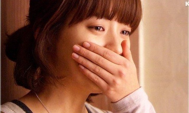 Hận mẹ ngoại t&igrave;nh, t&ocirc;i nhắm mắt lấy người chồng khờ - Ảnh 1.