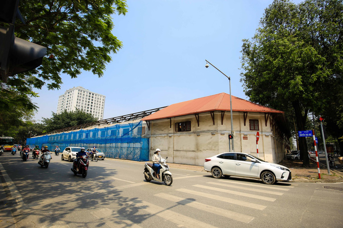 V&igrave; sao doanh nghiệp được ph&aacute; c&ocirc;ng tr&igrave;nh kiến tr&uacute;c Ph&aacute;p trăm năm để x&acirc;y cao ốc 11 tầng? - Ảnh 1.