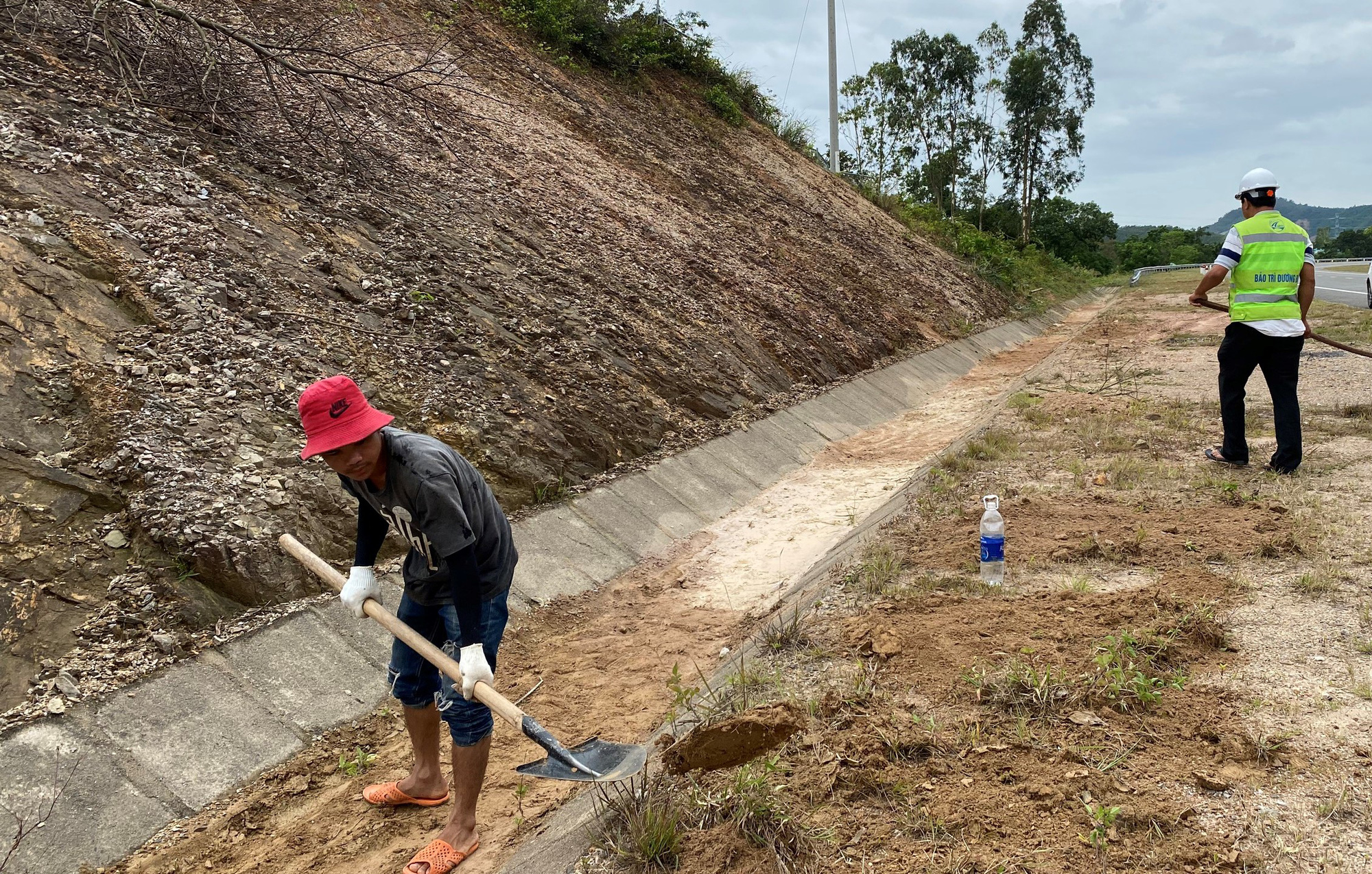 Sắp th&ocirc;ng tuyến đường nối Đ&agrave; Nẵng với Thừa Thi&ecirc;n - Huế, kh&ocirc;ng thu ph&iacute; - Ảnh 1.