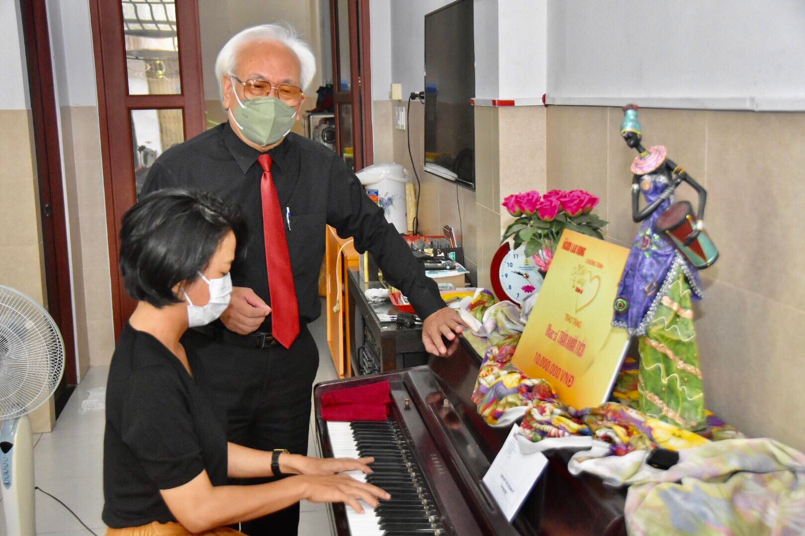 Chương tr&igrave;nh Mai V&agrave;ng nh&acirc;n &aacute;i thăm nhạc sĩ Trần Xu&acirc;n Tiến - Ảnh 4.