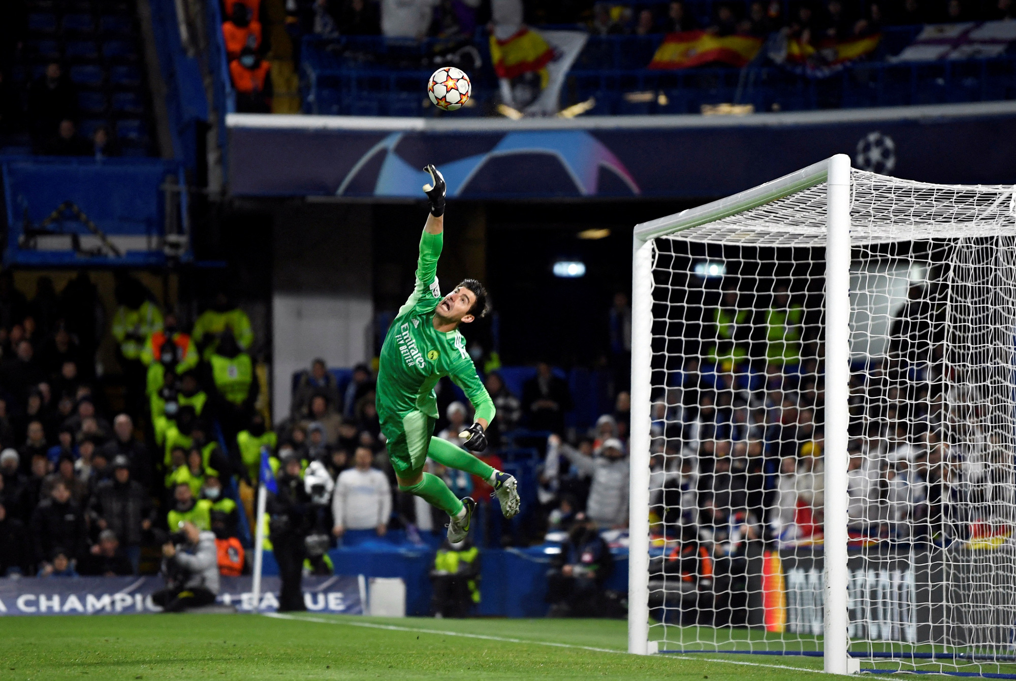 Benzema tung hat-trick, Real Madrid nhấn chìm chủ nhà Chelsea - Ảnh 8.