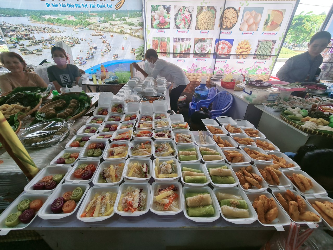 Gần 100 loại b&aacute;nh d&acirc;n gian đầy sắc m&agrave;u, nh&igrave;n th&ocirc;i đ&atilde; muốn thưởng thức - Ảnh 12.