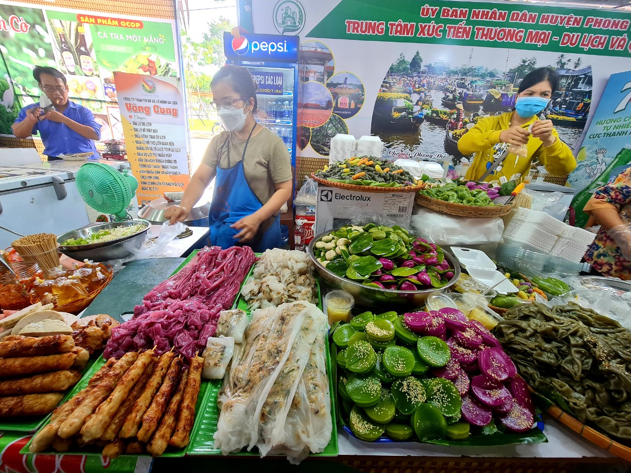 Gần 100 loại bánh dân gian đầy sắc màu, nhìn đã muốn thưởng thức