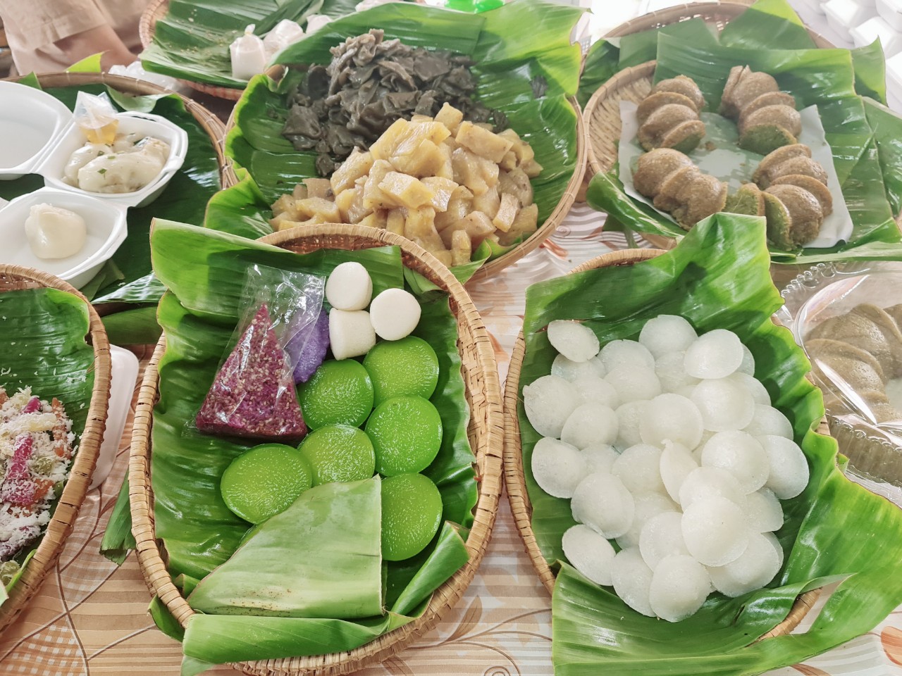 Gần 100 loại b&aacute;nh d&acirc;n gian đầy sắc m&agrave;u, nh&igrave;n th&ocirc;i đ&atilde; muốn thưởng thức - Ảnh 8.