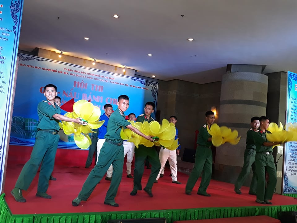 TP HCM: Thi gói, nấu bánh chưng dâng Vua Hùng - Ảnh 8.