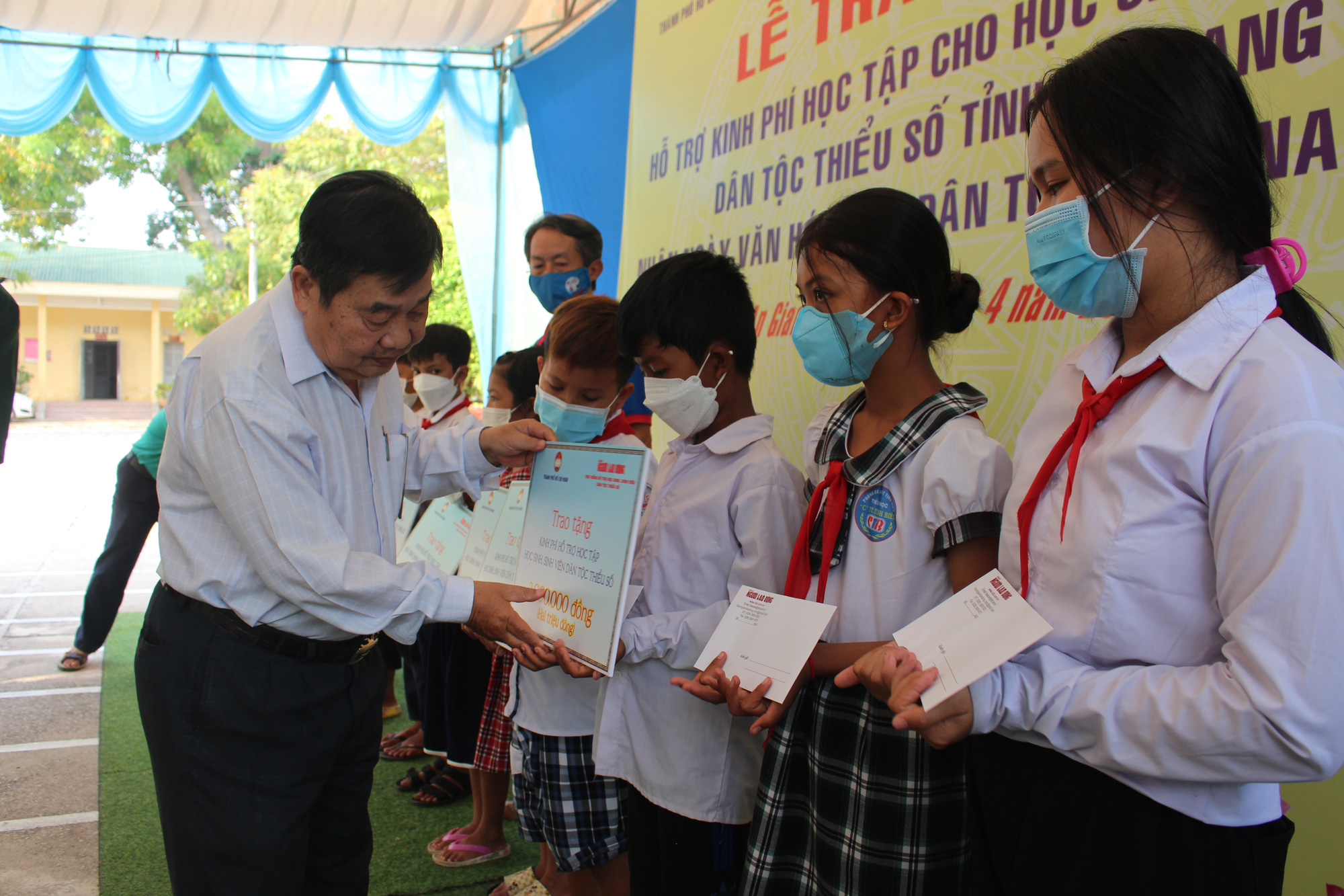 Học bổng hỗ trợ học sinh, sinh viên dân tộc thiểu số đến với An Giang - Ảnh 3.