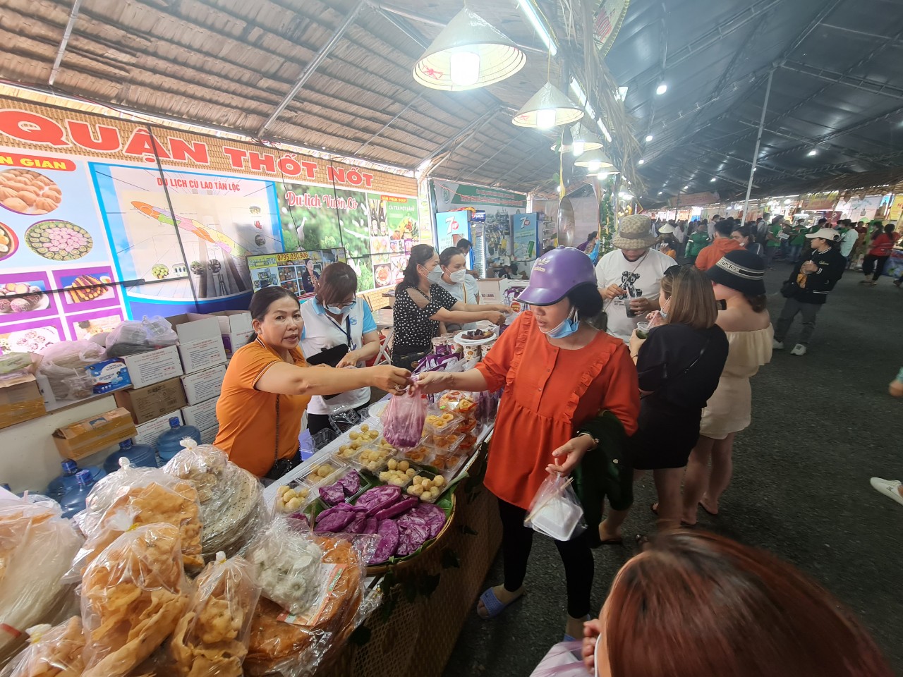 Gần 100 loại b&aacute;nh d&acirc;n gian đầy sắc m&agrave;u, nh&igrave;n th&ocirc;i đ&atilde; muốn thưởng thức - Ảnh 10.