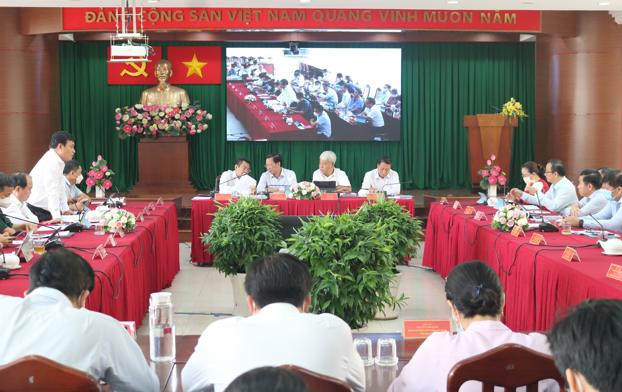 Quận 7 phải đi đầu trong xóa sổ nhà trên, ven kênh rạch - Ảnh 2.