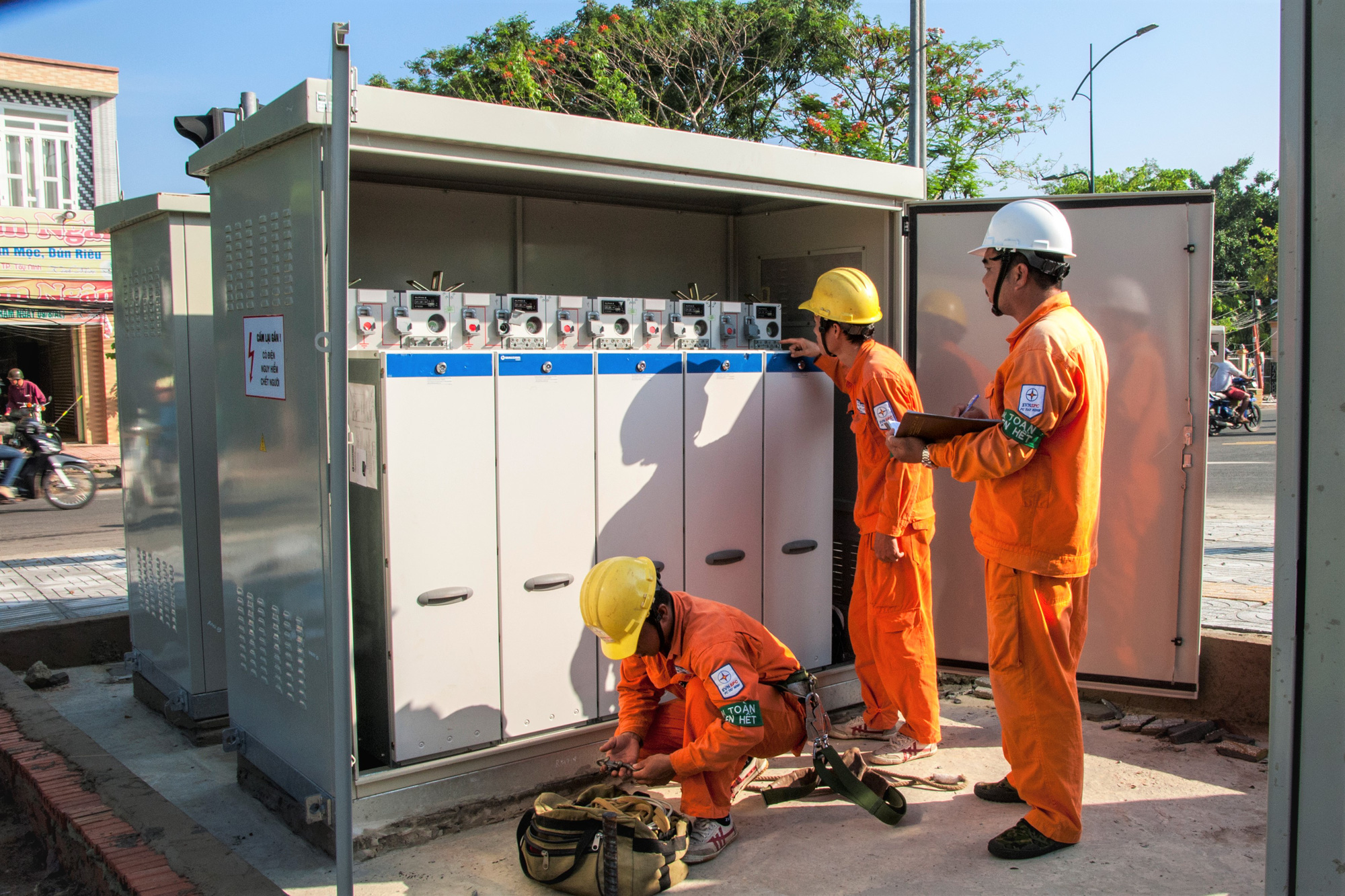 EVNSPC: Đảm bảo cung cấp điện dịp l&ecirc;̃ quan trọng đ&acirc;̀u năm 2022 - Ảnh 8.