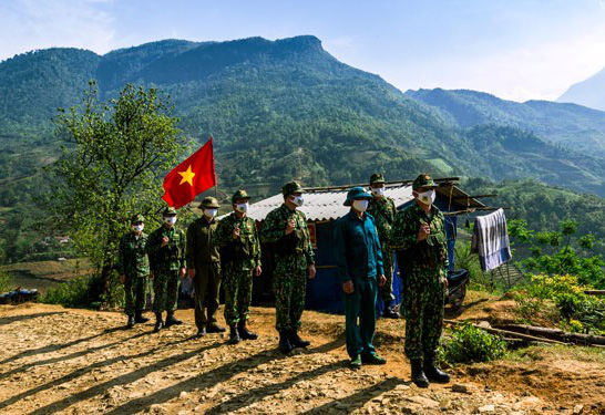 Cuộc thi ảnh "Thiêng liêng cờ Tổ quốc": Hồn thiêng sông núi