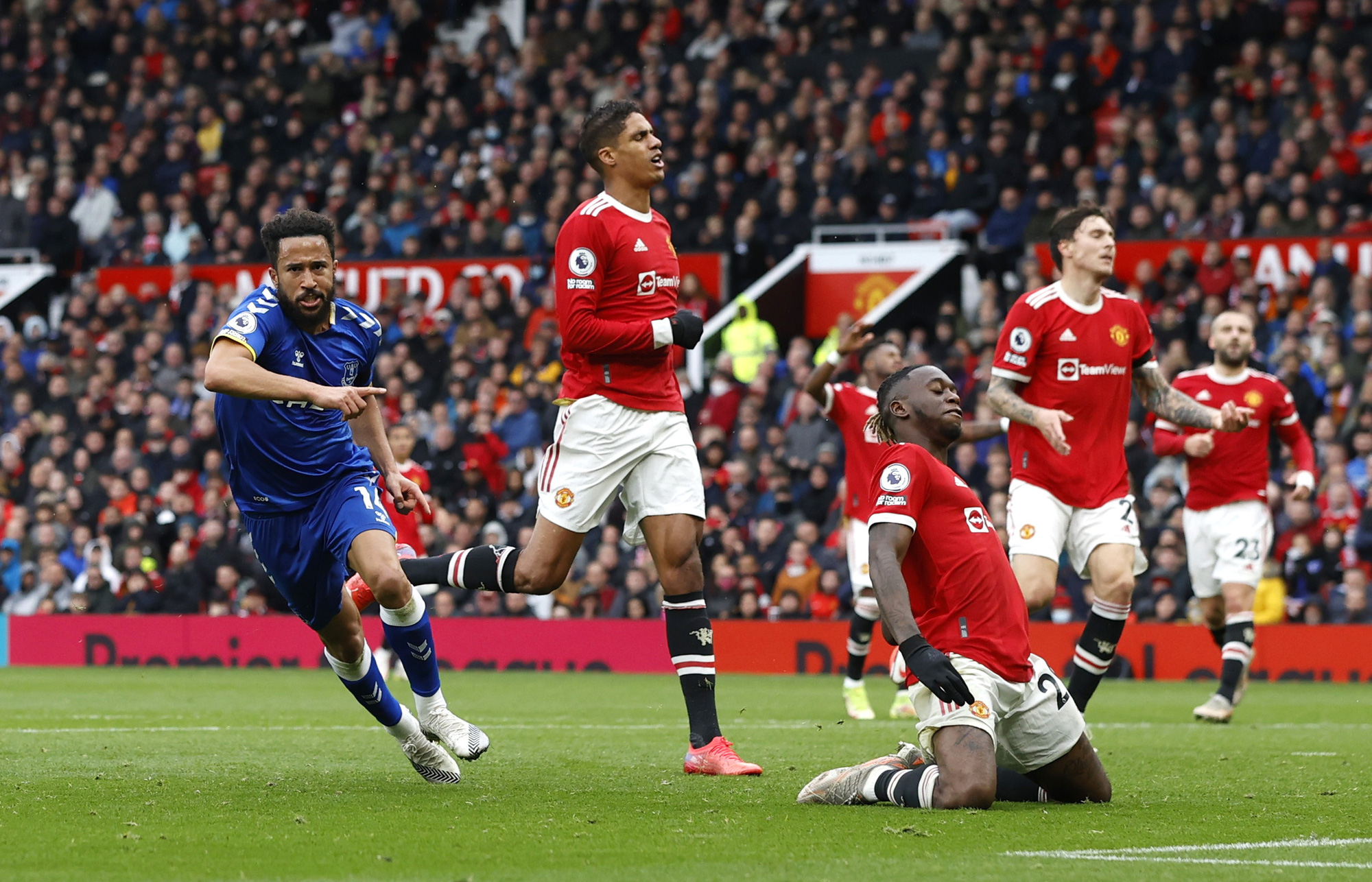 Chạm tr&aacute;n Everton, Man United mơ tho&aacute;t cơn khủng hoảng - Ảnh 1.