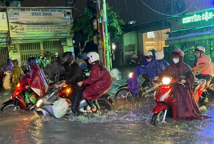 Miền Bắc trở rét, Nam Bộ có mưa to, nguy cơ lũ quét, ngập lụt nhiều nơi