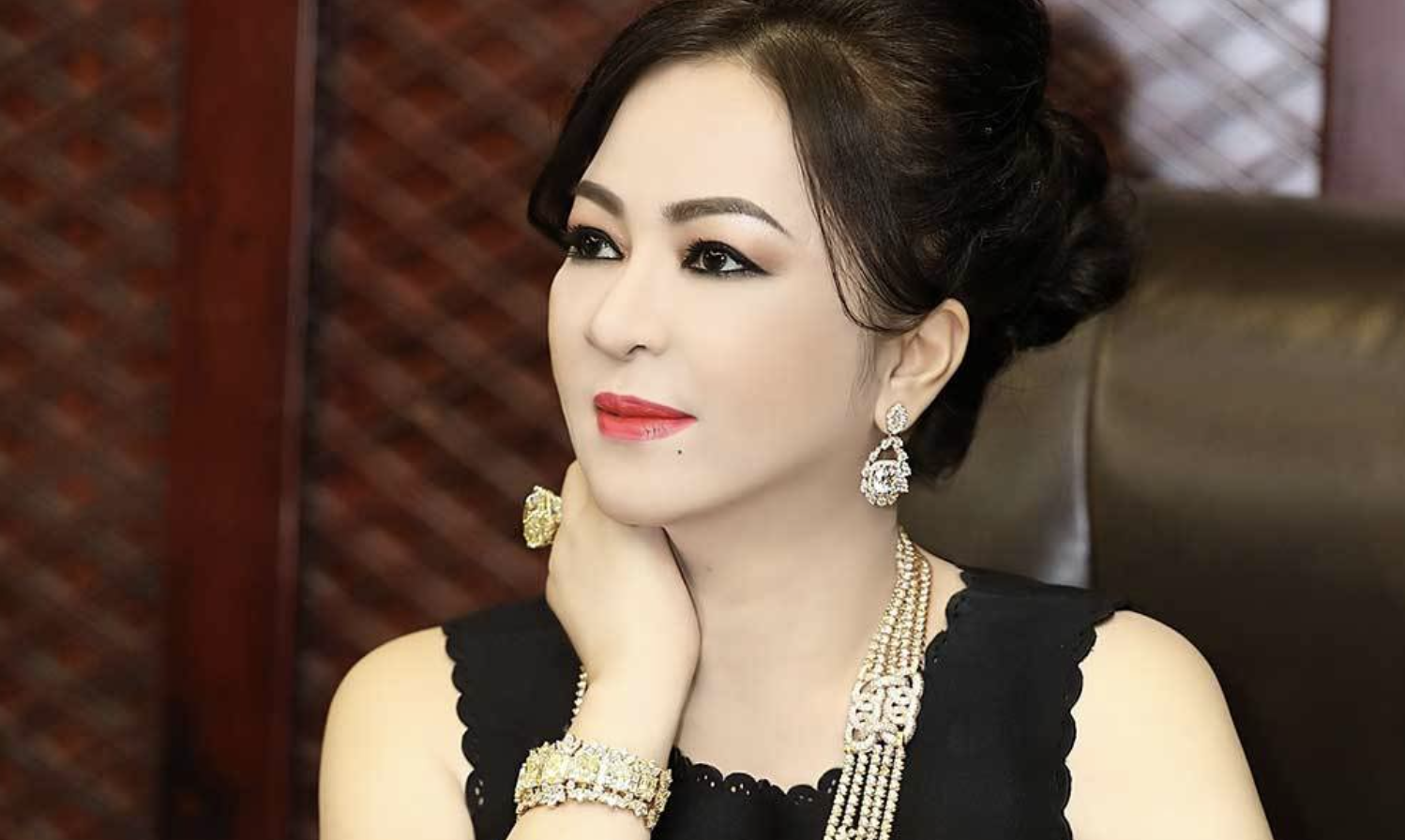 Diễn biến vụ Nguyễn Phương Hằng bị b&agrave; Đặng Thị H&agrave;n Ni tố c&aacute;o - Ảnh 1.