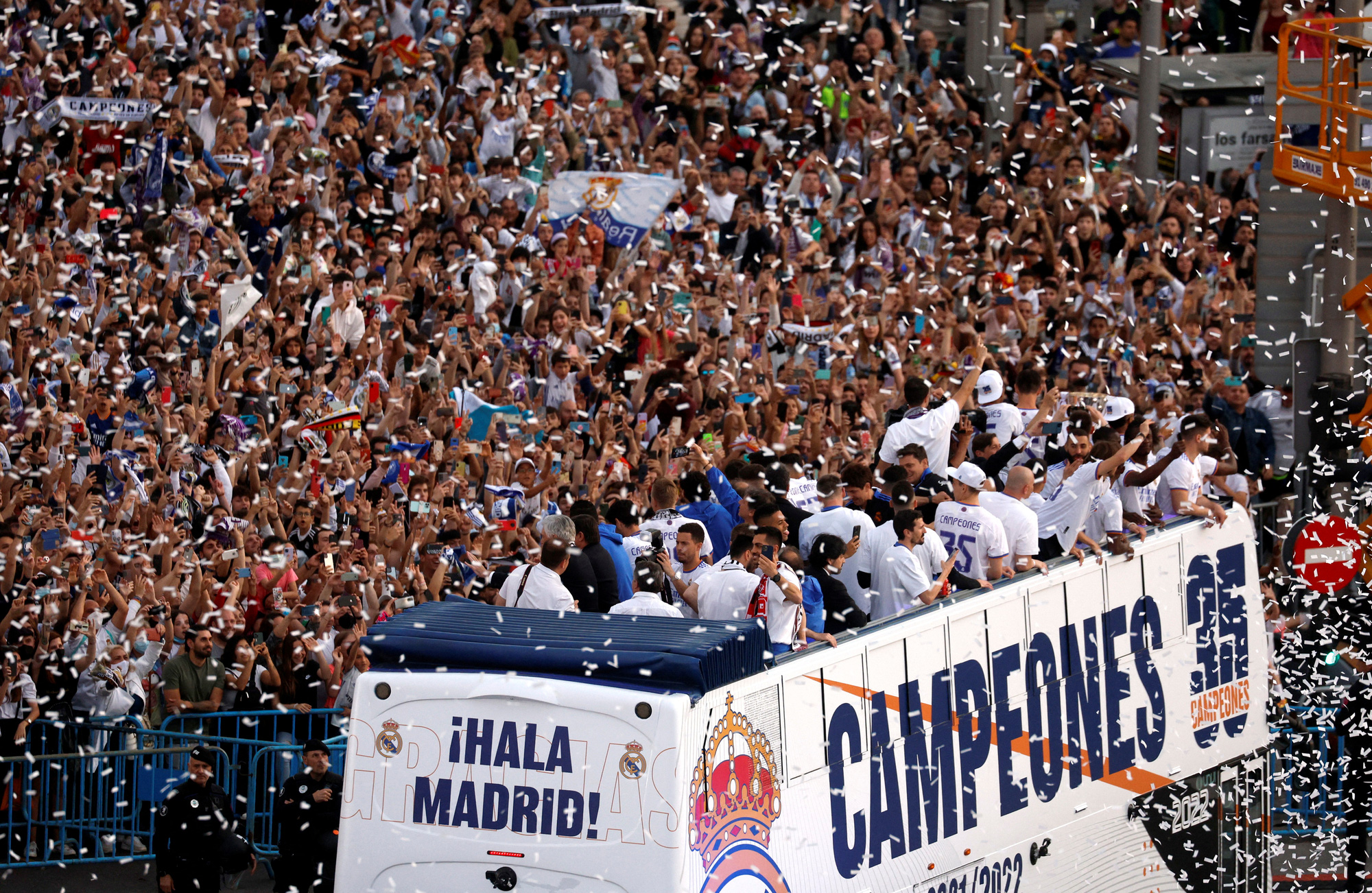 Thắng 4 sao Espanyol, Real Madrid đăng quang sớm La Liga - Ảnh 8.