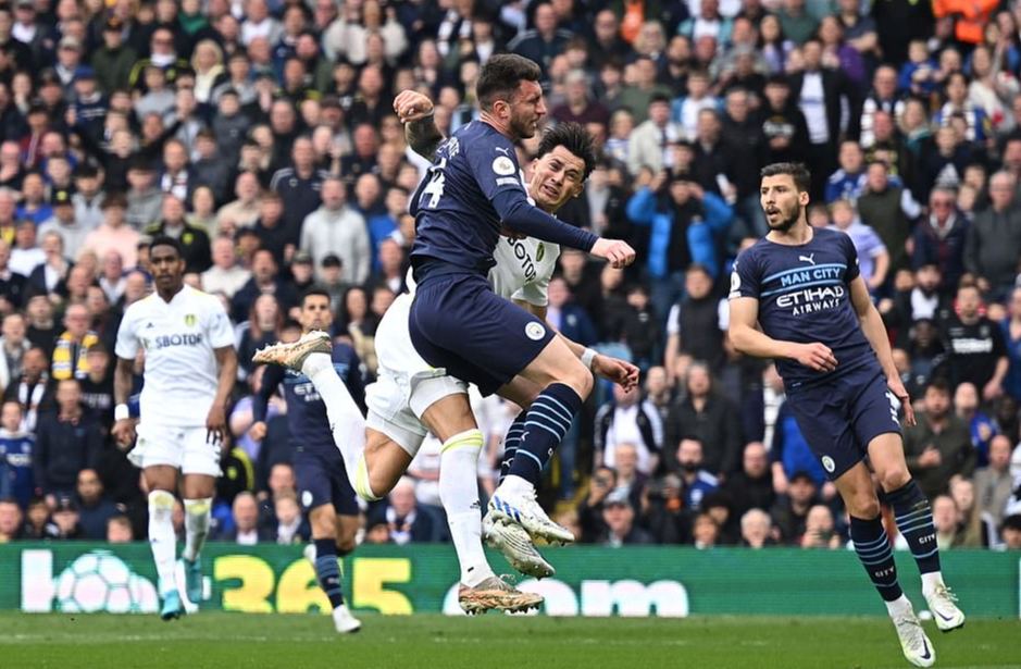 Mưa bàn thắng hạ Leeds United, Man City đòi ngôi đầu Ngoại hạng