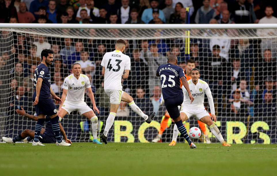 Mưa b&agrave;n thắng hạ Leeds United, Man City đ&ograve;i ng&ocirc;i đầu Ngoại hạng - Ảnh 6.