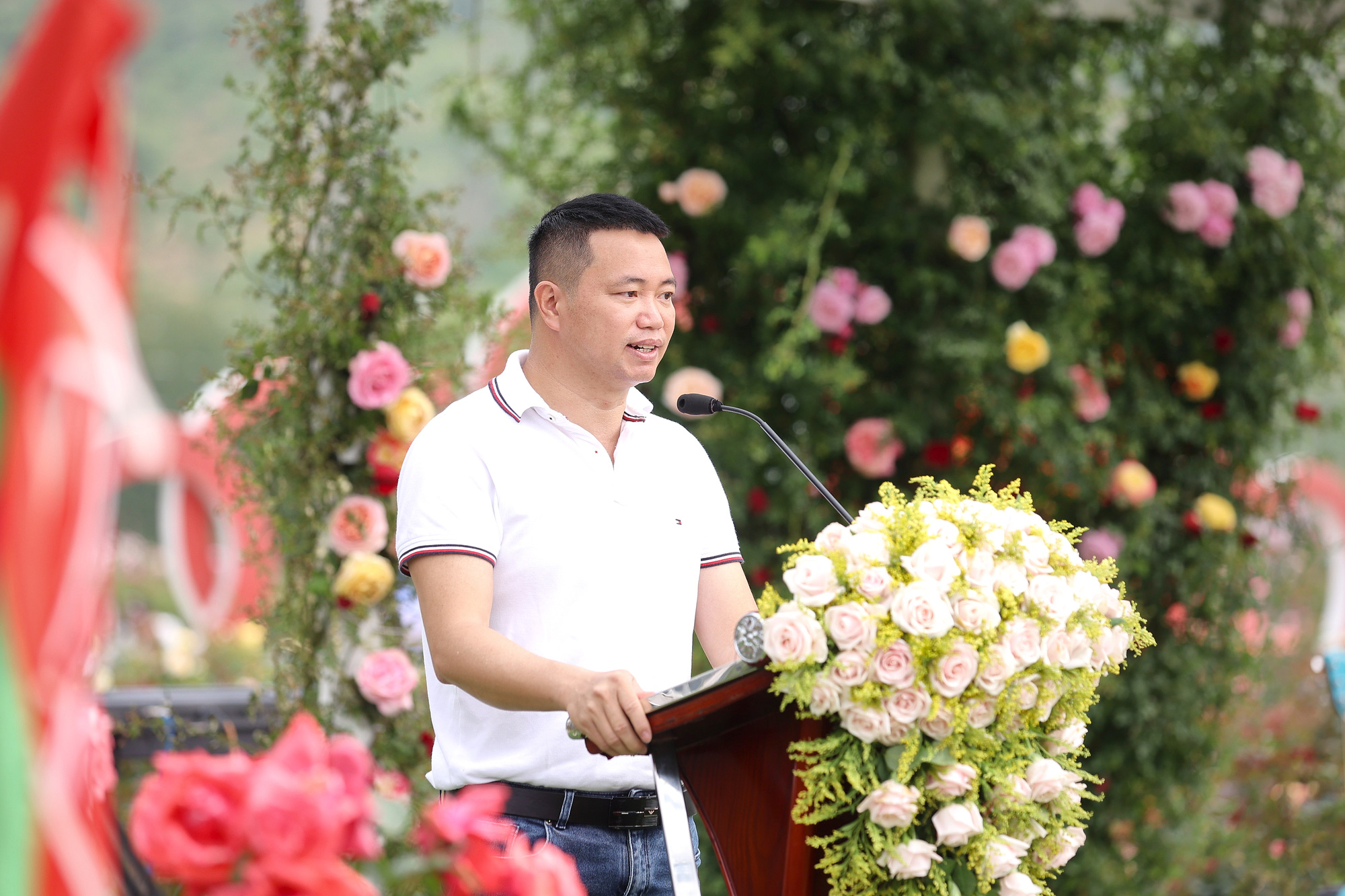 Những chiến m&atilde; T&acirc;y Bắc tung v&oacute; giữa ngợp ngời hoa hồng tại m&ugrave;a giải &ldquo;V&oacute; ngựa tr&ecirc;n m&acirc;y&rdquo; - Ảnh 8.