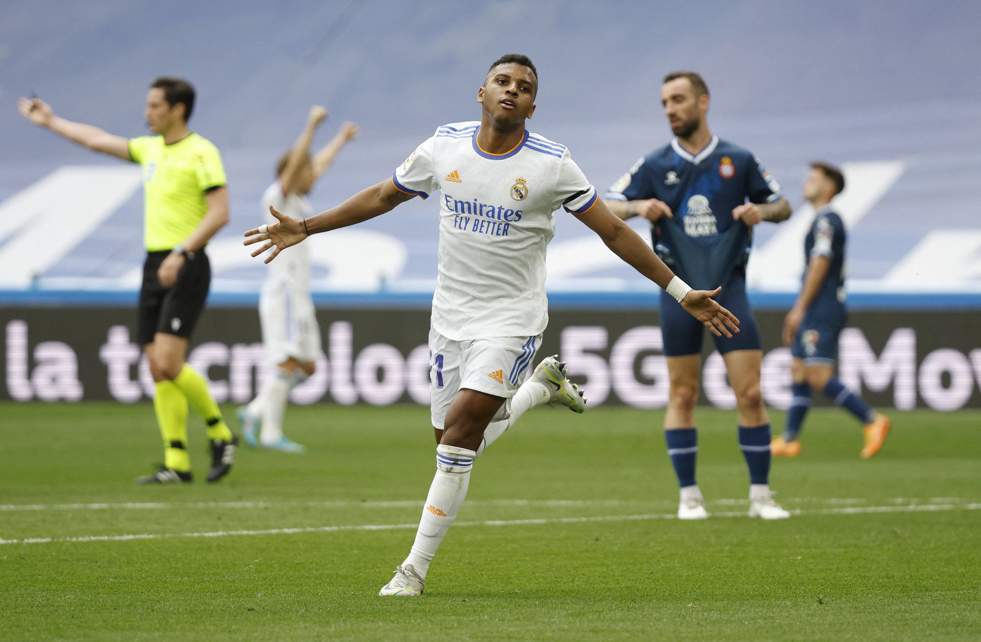 Thắng 4 sao Espanyol, Real Madrid đăng quang sớm La Liga - Ảnh 2.