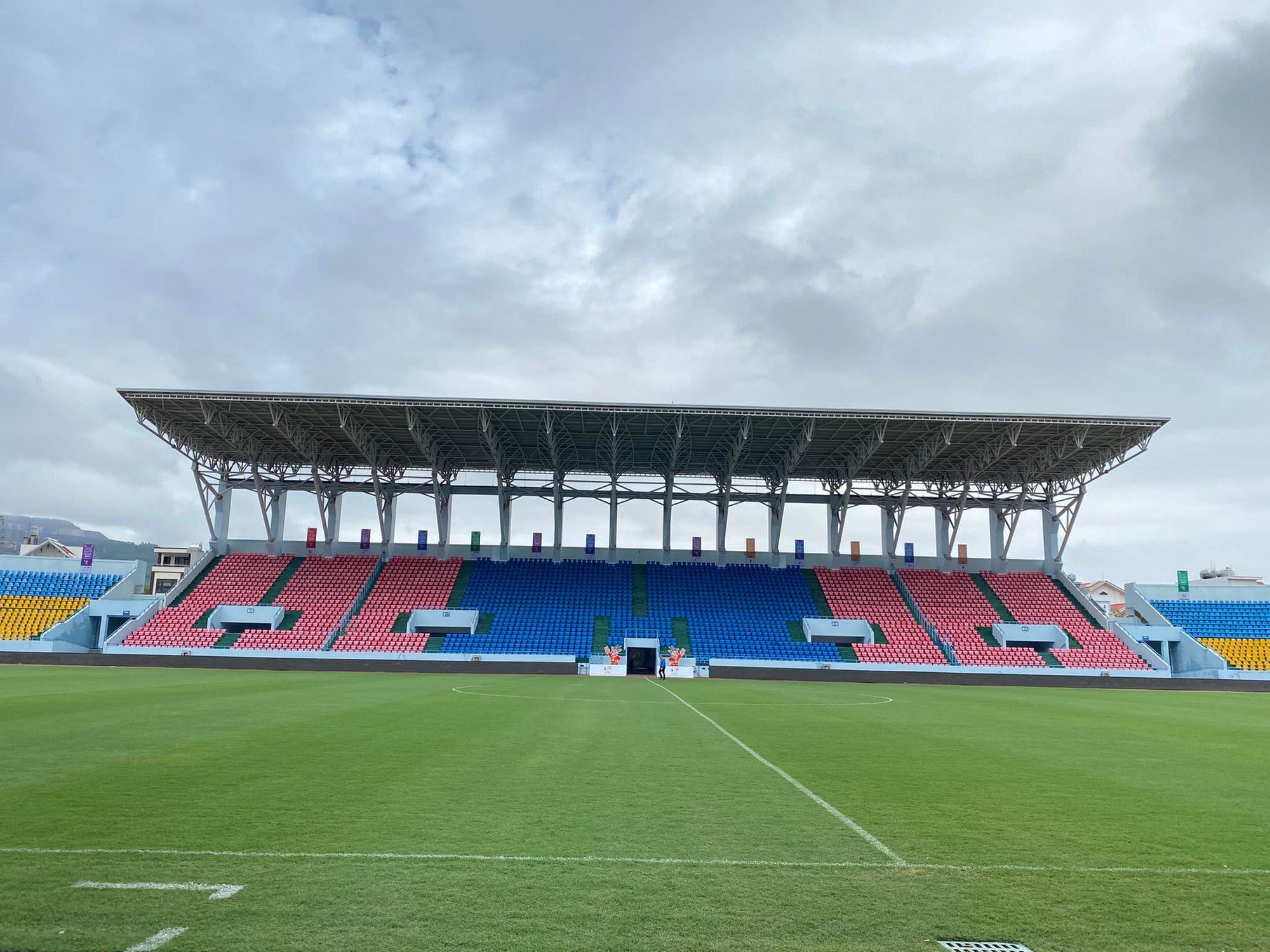 Thắng đậm Singapore, tuyển nữ Thái Lan thách thức ngôi hậu SEA Games 31 - Ảnh 1.