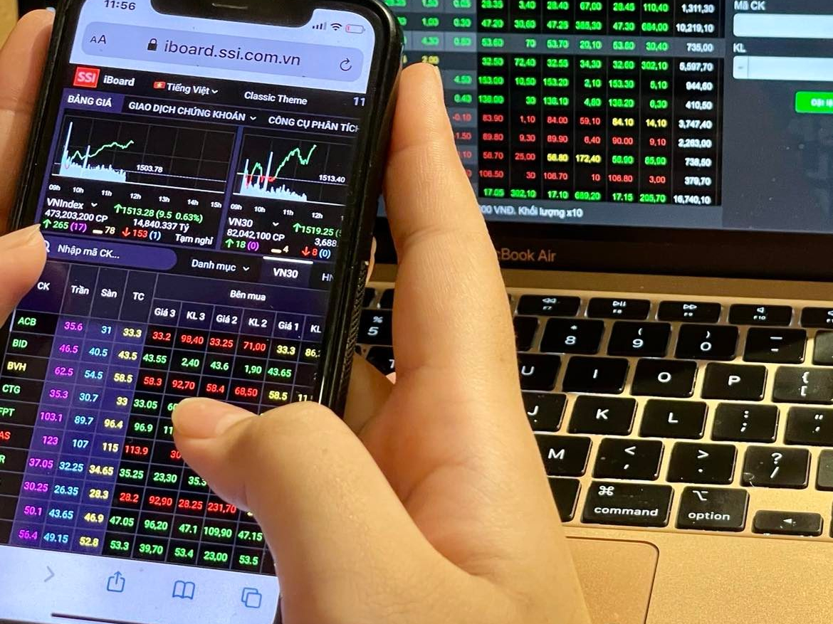 Đảo chiều ngoạn mục, VN-Index tăng gần 24 điểm