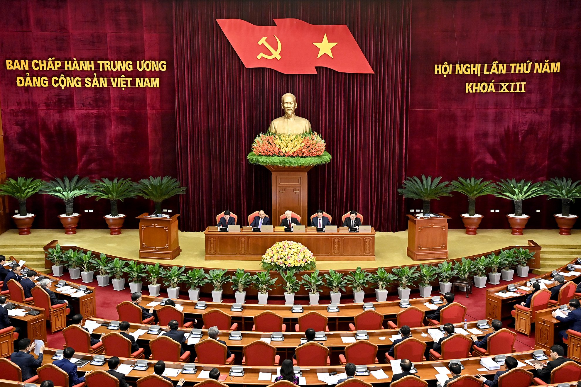 Ban Chấp hành Trung ương nghe báo cáo xung đột Nga - Ukraine