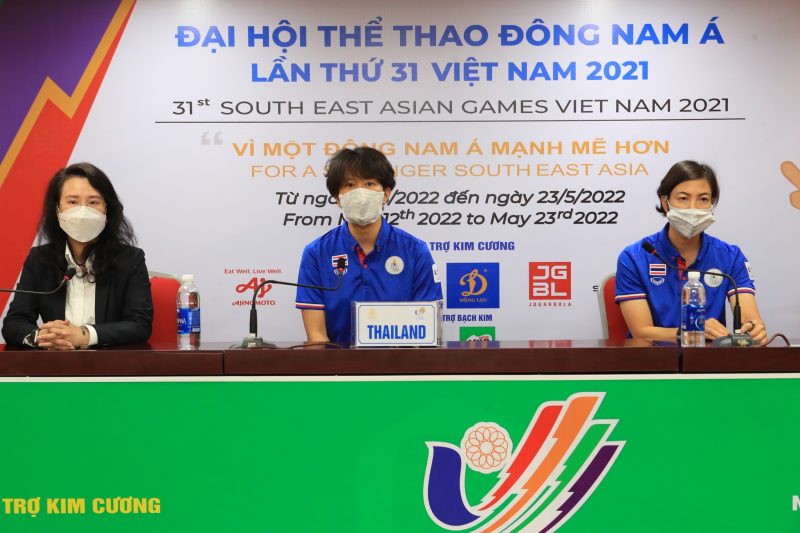 Thắng đậm Singapore, tuyển nữ Thái Lan thách thức ngôi hậu SEA Games 31 - Ảnh 2.
