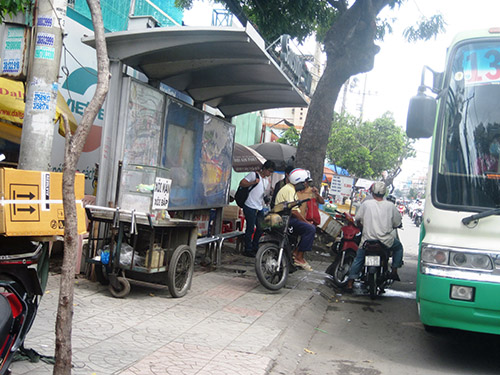 Ngán ngẩm với nhà chờ xe buýt