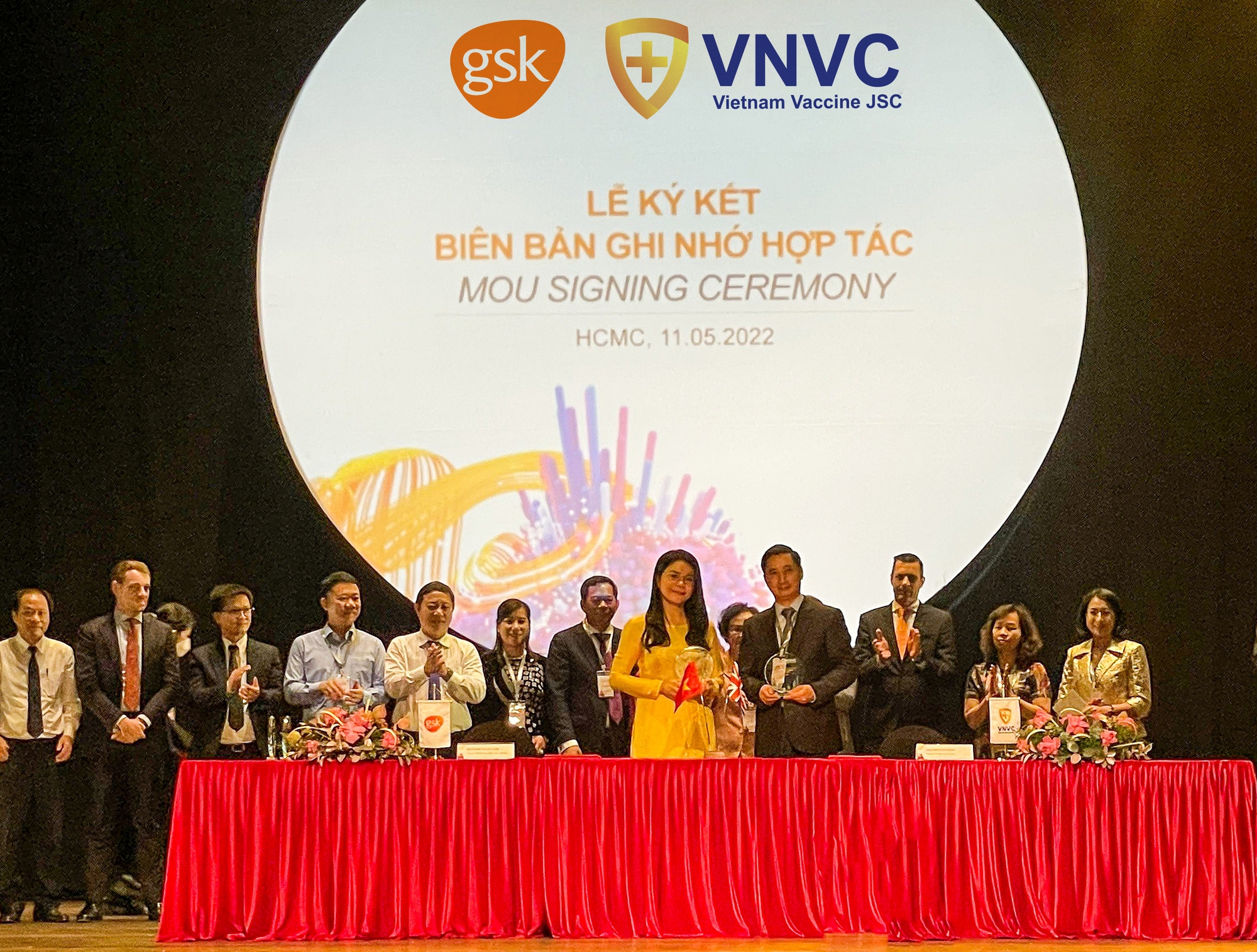 GSK v&agrave; VNVC k&yacute; hợp t&aacute;c đưa th&ecirc;m nhiều vắc-xin mới, số lượng lớn về Việt Nam - Ảnh 1.