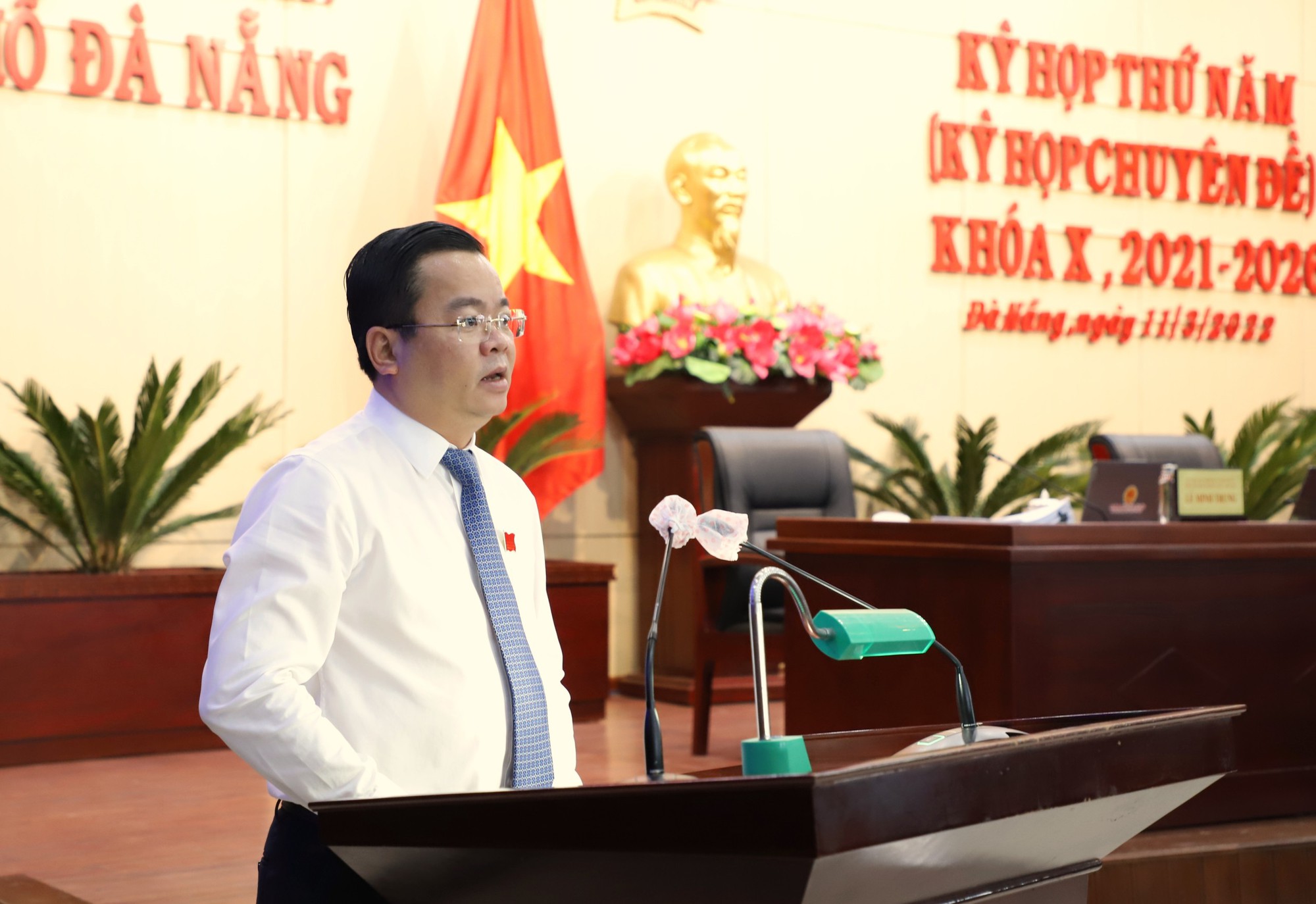 B&atilde;i nhiệm Ph&oacute; Chủ tịch HĐND TP Đ&agrave; Nẵng L&ecirc; Minh Trung - Ảnh 2.