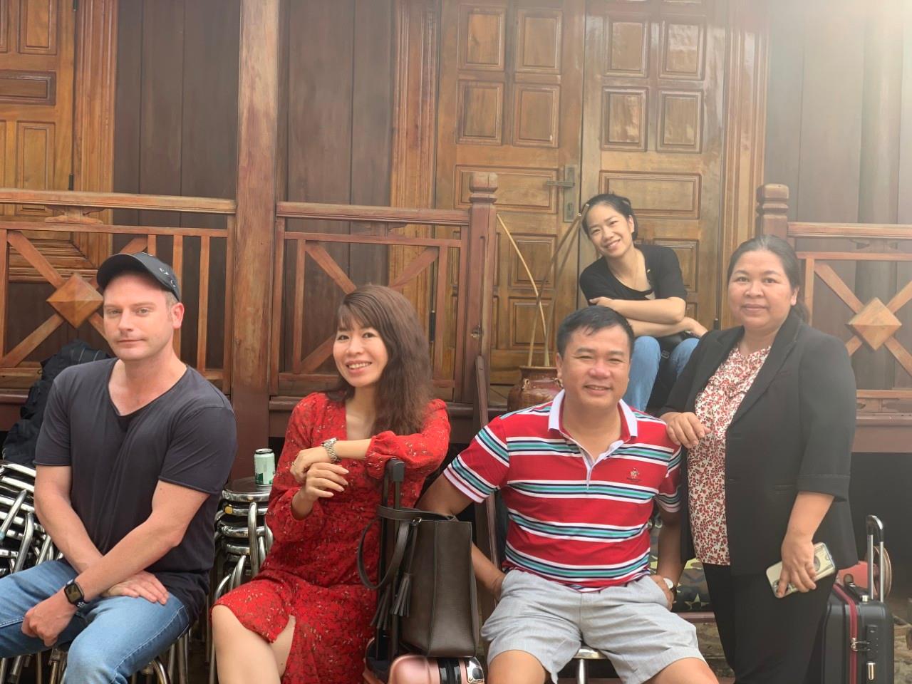 Diễn giả - MC Thi Thảo cùng ca sỹ Kyo York đồng hành trong chương trình thiện nguyện tại Gia Lai