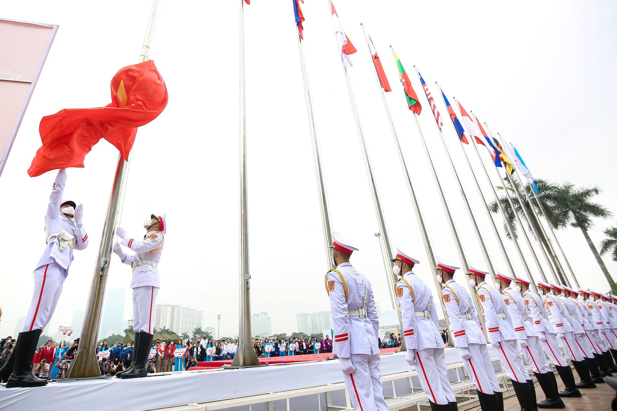 Quốc kỳ 11 quốc gia tung bay tại SEA Games 31 - Ảnh 12.