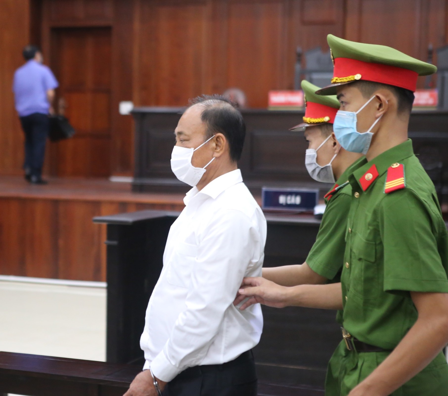 Nguy&ecirc;n nh&acirc;n t&ograve;a ph&uacute;c thẩm ho&atilde;n x&eacute;t xử &ocirc;ng Trần Vĩnh Tuyến, Trần Trọng Tuấn - Ảnh 2.