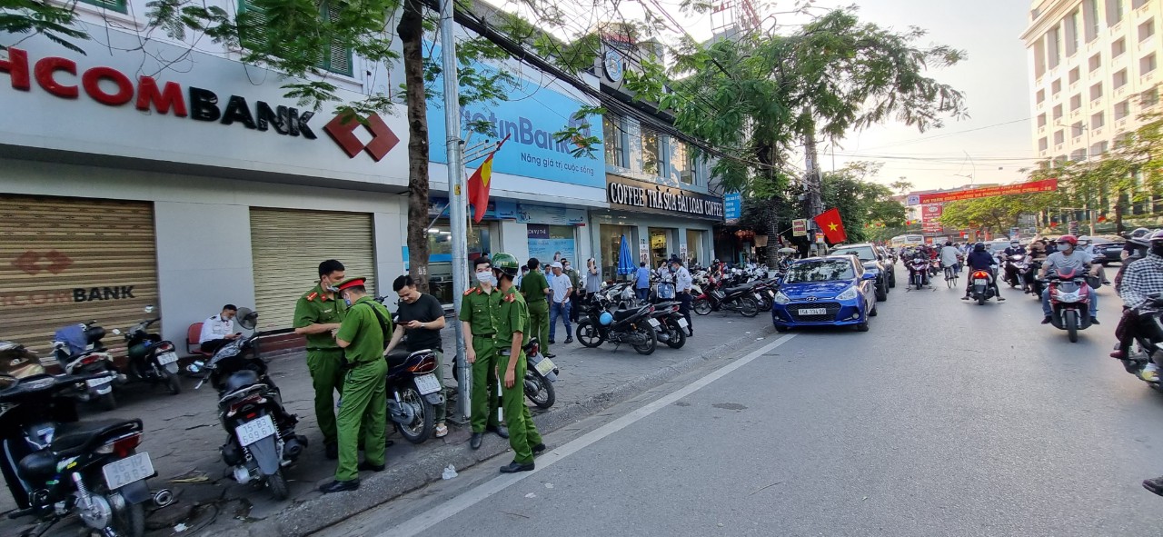 Qu&aacute; tr&igrave;nh truy bắt nghi phạm d&ugrave;ng s&uacute;ng cướp ng&acirc;n h&agrave;ng ở Hải Ph&ograve;ng - Ảnh 2.