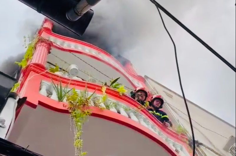 CLIP: Cháy nhà ở quận 1, TP HCM
